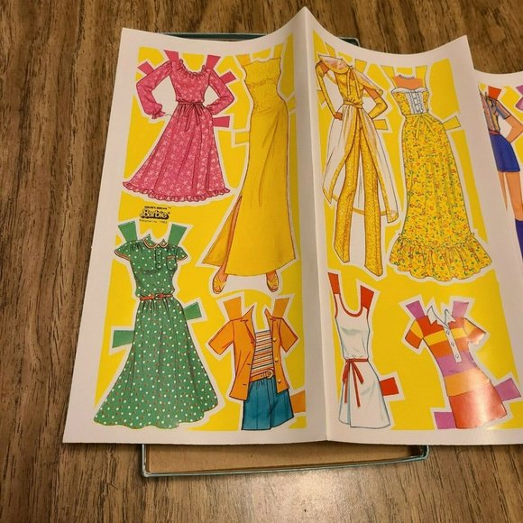 Vintage 1982 Golden Dream Barbie 17 PC Paper Doll Box Set Un-Cut - Picture 8 of 12